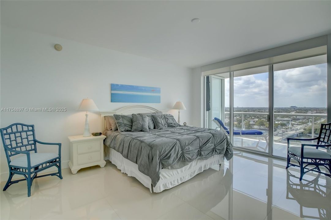Recently Sold: $1,375,000 (2 beds, 2 baths, 1439 Square Feet)