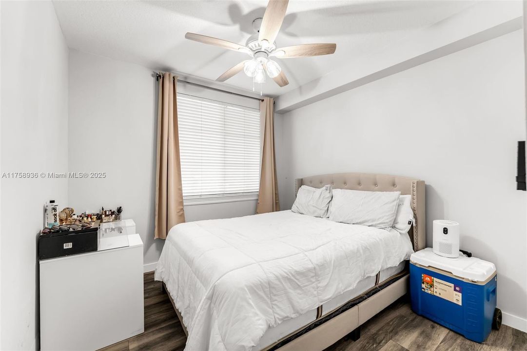 Recently Sold: $400,000 (3 beds, 2 baths, 1185 Square Feet)