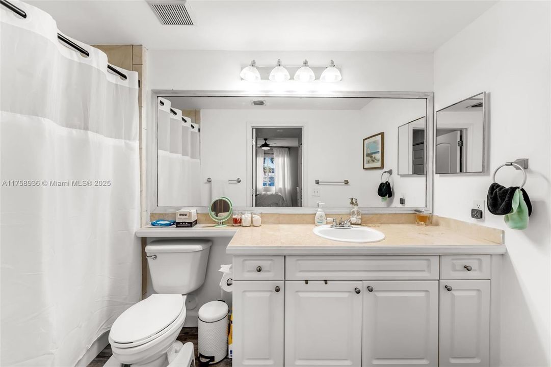 Recently Sold: $400,000 (3 beds, 2 baths, 1185 Square Feet)