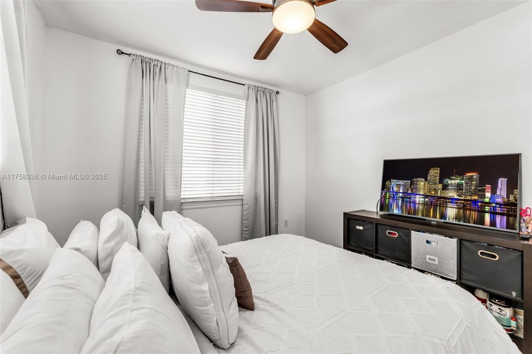 Recently Sold: $400,000 (3 beds, 2 baths, 1185 Square Feet)