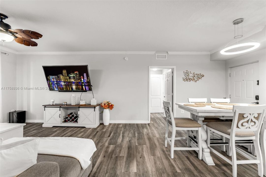 Recently Sold: $400,000 (3 beds, 2 baths, 1185 Square Feet)