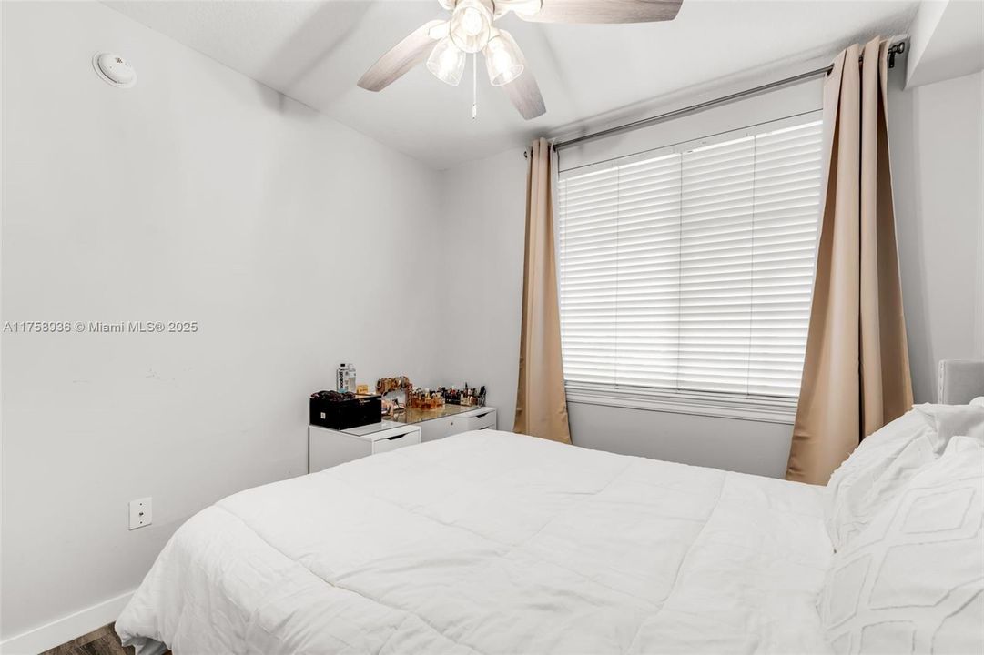 Recently Sold: $400,000 (3 beds, 2 baths, 1185 Square Feet)