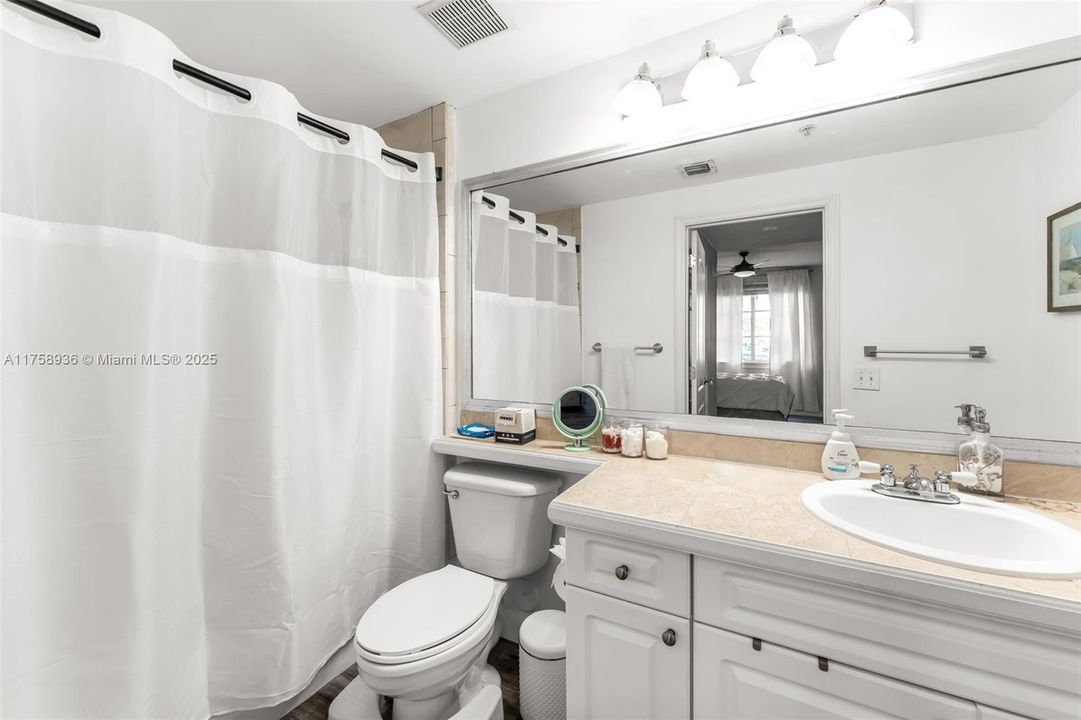 Recently Sold: $400,000 (3 beds, 2 baths, 1185 Square Feet)