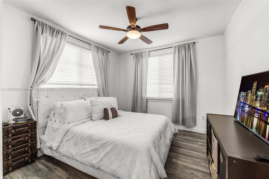 Recently Sold: $400,000 (3 beds, 2 baths, 1185 Square Feet)