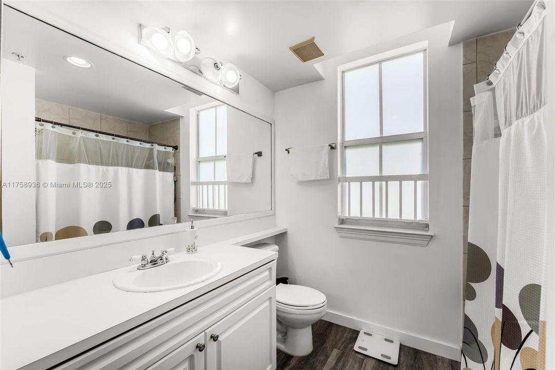 Recently Sold: $400,000 (3 beds, 2 baths, 1185 Square Feet)