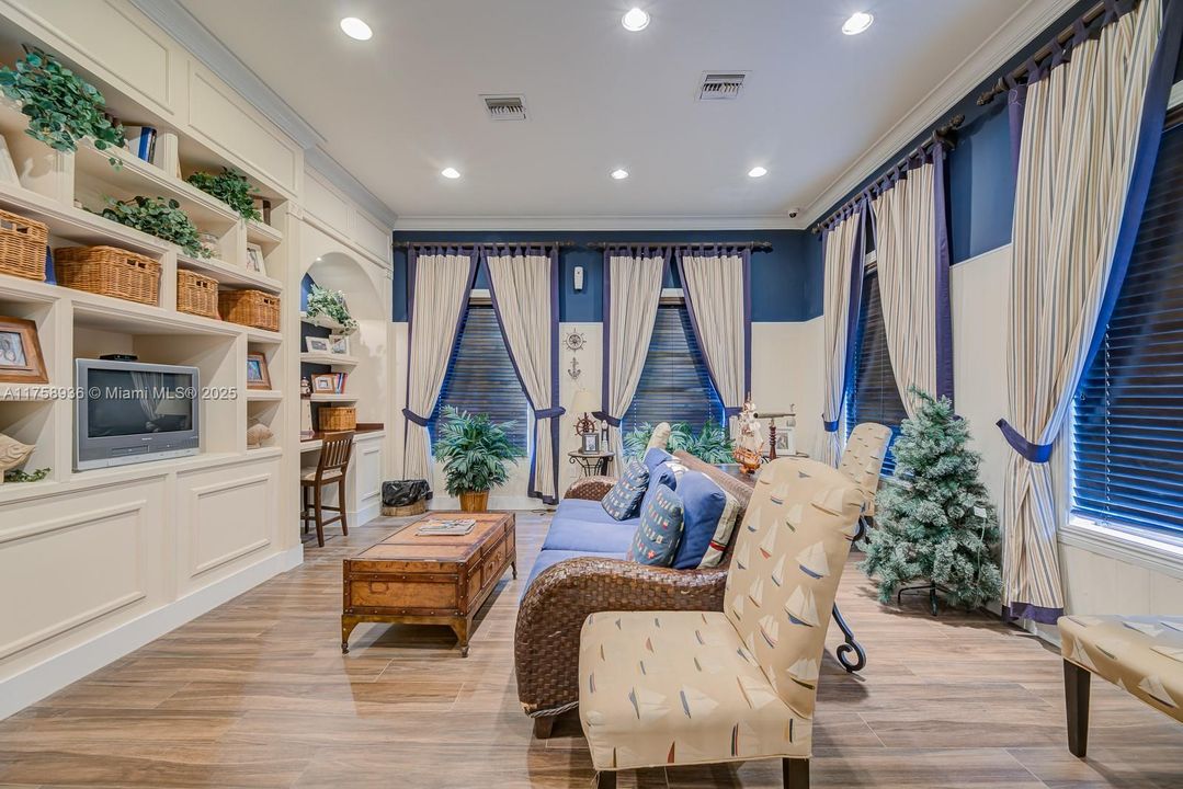 Recently Sold: $400,000 (3 beds, 2 baths, 1185 Square Feet)