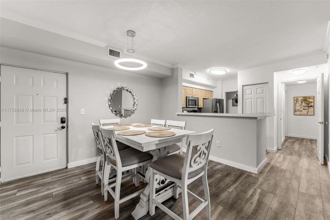 Recently Sold: $400,000 (3 beds, 2 baths, 1185 Square Feet)