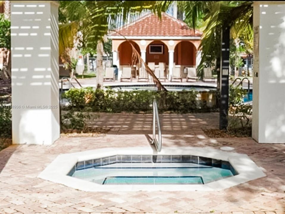 Recently Sold: $400,000 (3 beds, 2 baths, 1185 Square Feet)