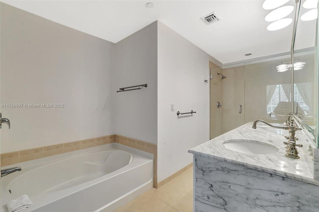 Recently Sold: $649,000 (3 beds, 3 baths, 1650 Square Feet)