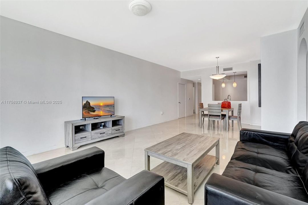 Recently Sold: $649,000 (3 beds, 3 baths, 1650 Square Feet)