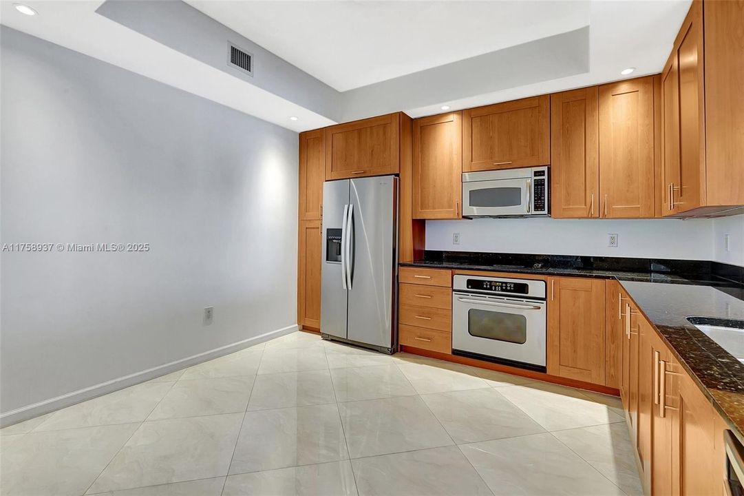 Recently Sold: $649,000 (3 beds, 3 baths, 1650 Square Feet)