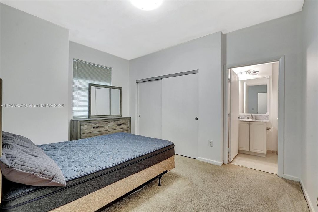 Recently Sold: $649,000 (3 beds, 3 baths, 1650 Square Feet)