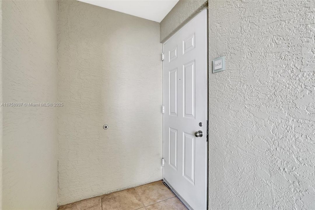 Recently Sold: $649,000 (3 beds, 3 baths, 1650 Square Feet)