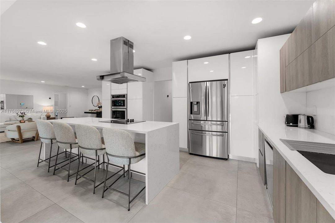 Недавно продано: $2,500,000 (4 спален, 4 ванн, 2050 Квадратных фут)