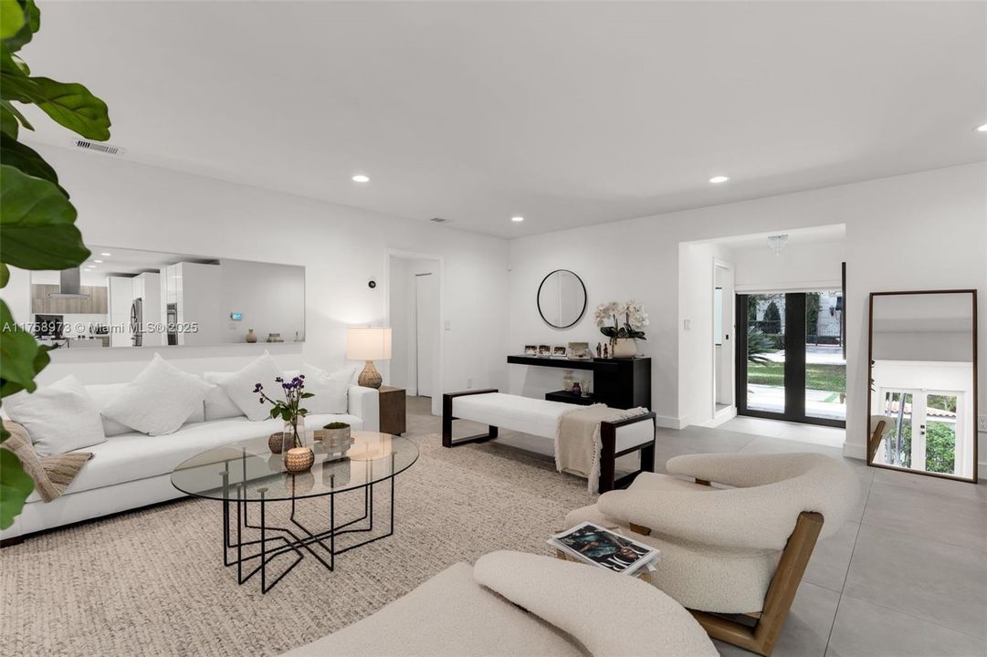 Недавно продано: $2,500,000 (4 спален, 4 ванн, 2050 Квадратных фут)