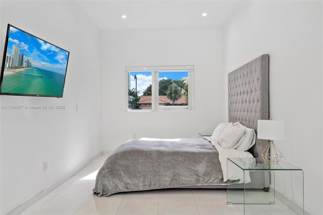 For Rent: $26,000 (4 beds, 3 baths, 2991 Square Feet)