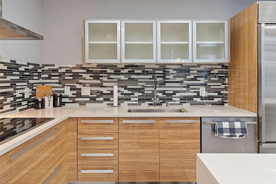 待售: $1,020,000 (2 贝兹, 2 浴室, 1637 平方英尺)