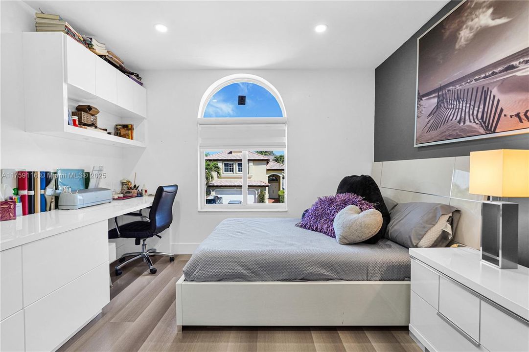 Recently Rented: $6,000 (4 beds, 2 baths, 2258 Square Feet)