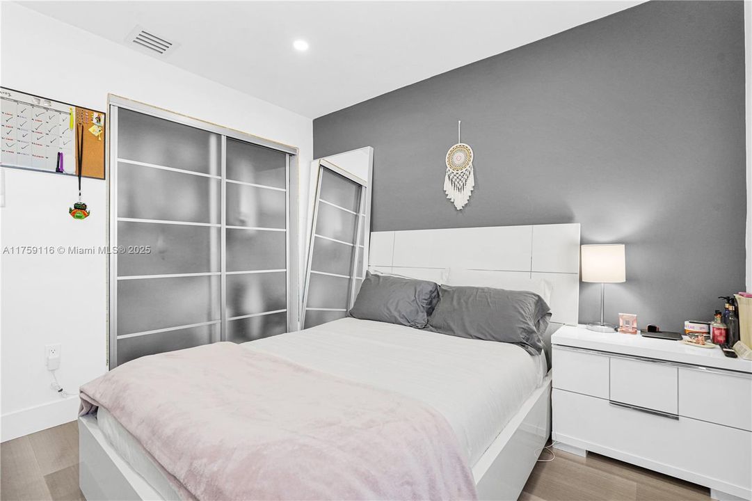 Recently Rented: $6,000 (4 beds, 2 baths, 2258 Square Feet)