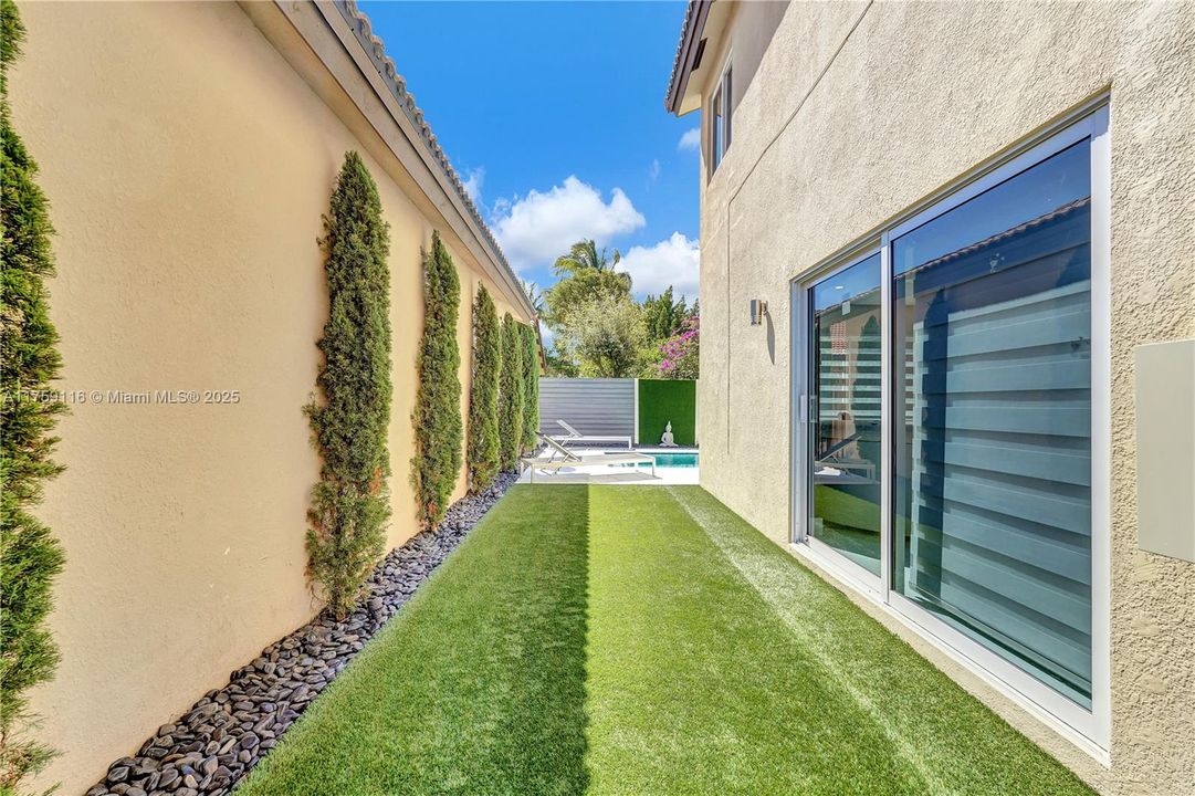 Recently Rented: $6,000 (4 beds, 2 baths, 2258 Square Feet)