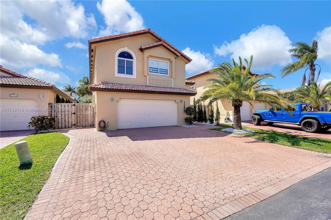 Recently Rented: $6,000 (4 beds, 2 baths, 2258 Square Feet)