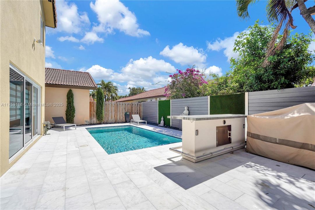 Recently Rented: $6,000 (4 beds, 2 baths, 2258 Square Feet)