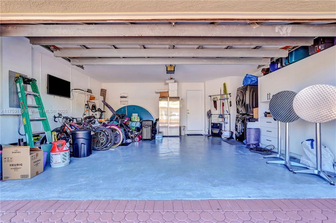 Recently Rented: $6,000 (4 beds, 2 baths, 2258 Square Feet)