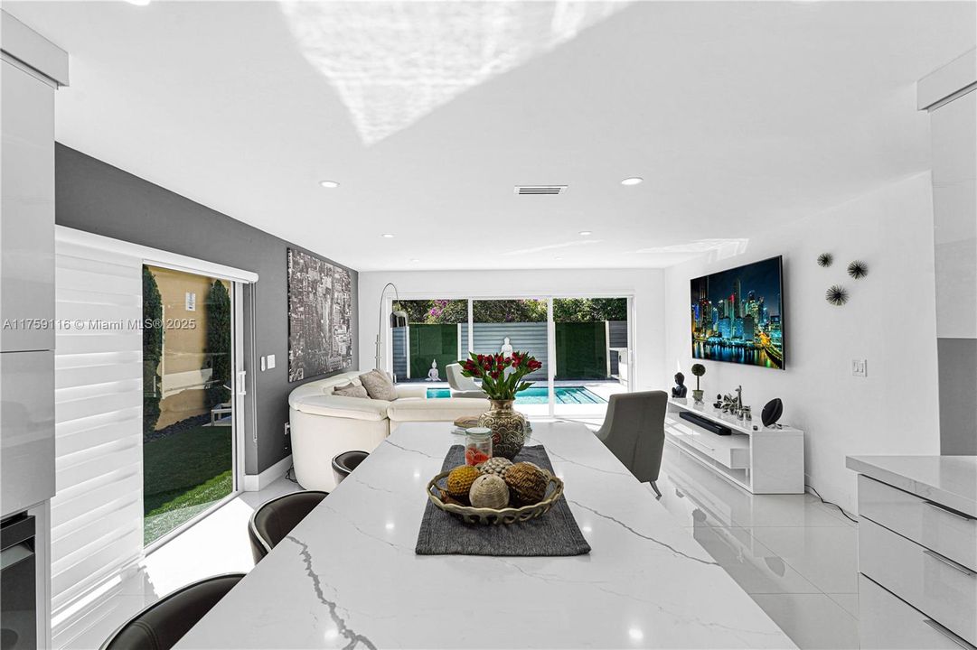 Recently Rented: $6,000 (4 beds, 2 baths, 2258 Square Feet)