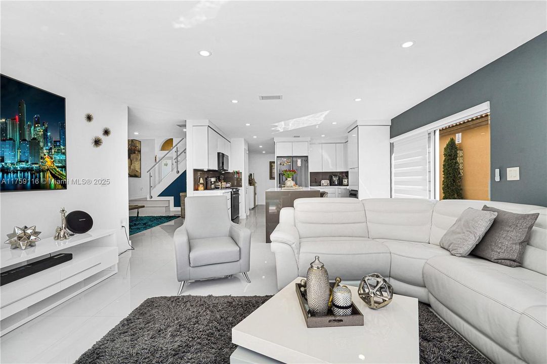 Recently Rented: $6,000 (4 beds, 2 baths, 2258 Square Feet)