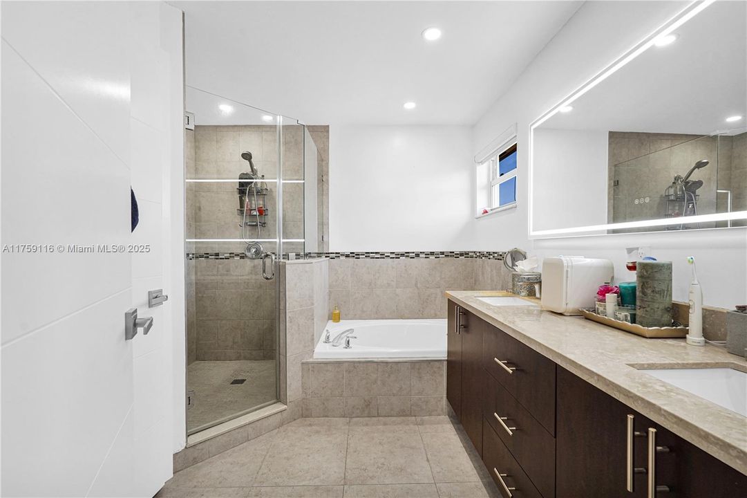 Recently Rented: $6,000 (4 beds, 2 baths, 2258 Square Feet)