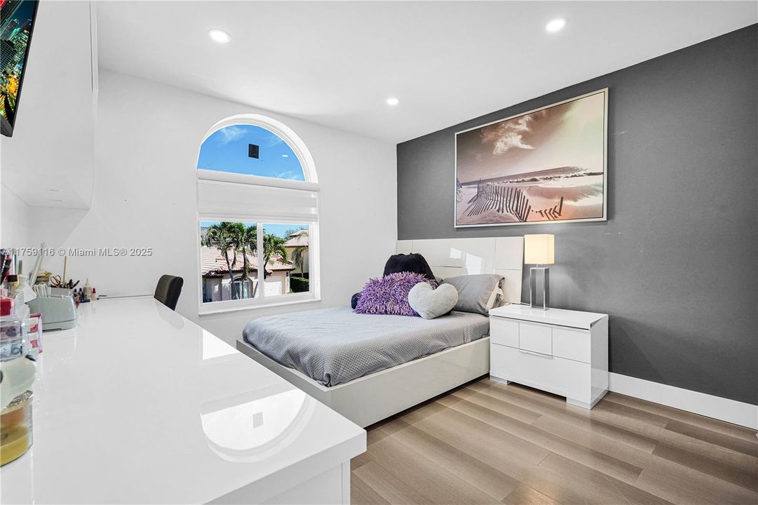 Recently Rented: $6,000 (4 beds, 2 baths, 2258 Square Feet)