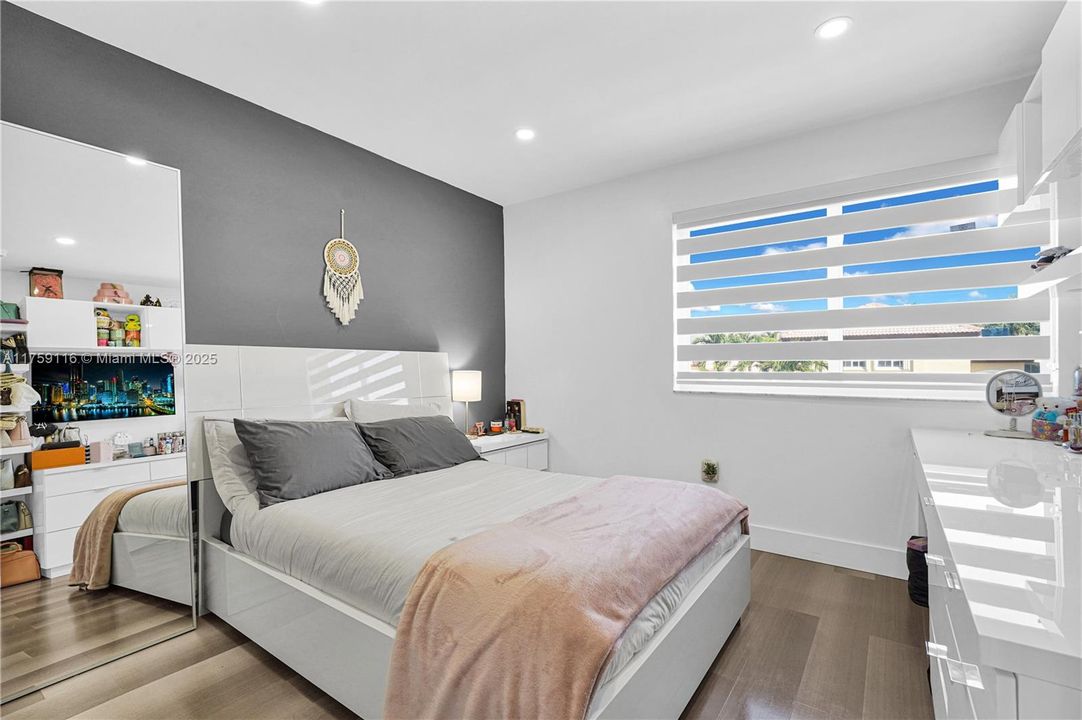 Recently Rented: $6,000 (4 beds, 2 baths, 2258 Square Feet)