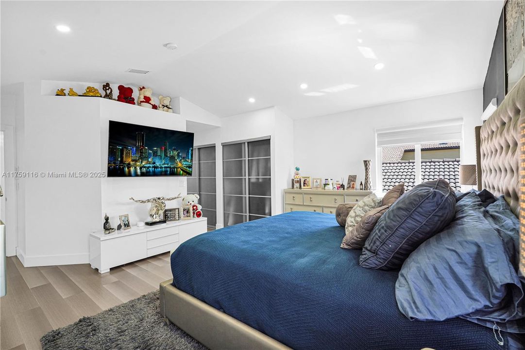 Recently Rented: $6,000 (4 beds, 2 baths, 2258 Square Feet)