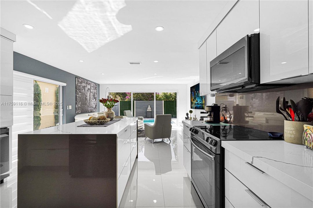 Recently Rented: $6,000 (4 beds, 2 baths, 2258 Square Feet)