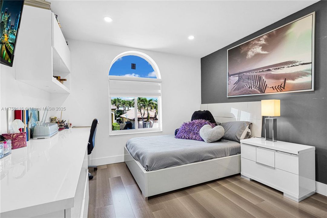 Recently Rented: $6,000 (4 beds, 2 baths, 2258 Square Feet)