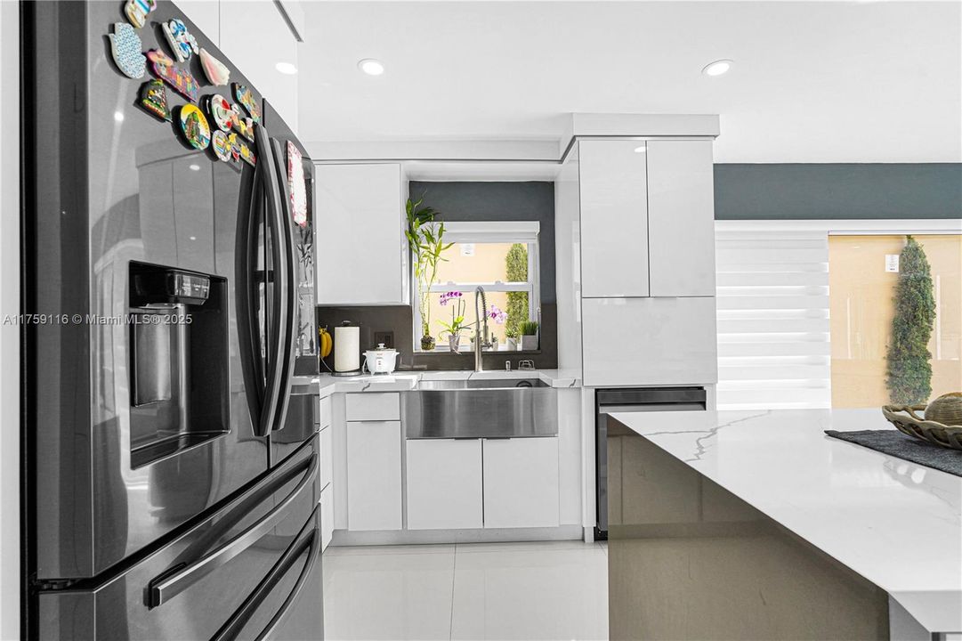 Recently Rented: $6,000 (4 beds, 2 baths, 2258 Square Feet)