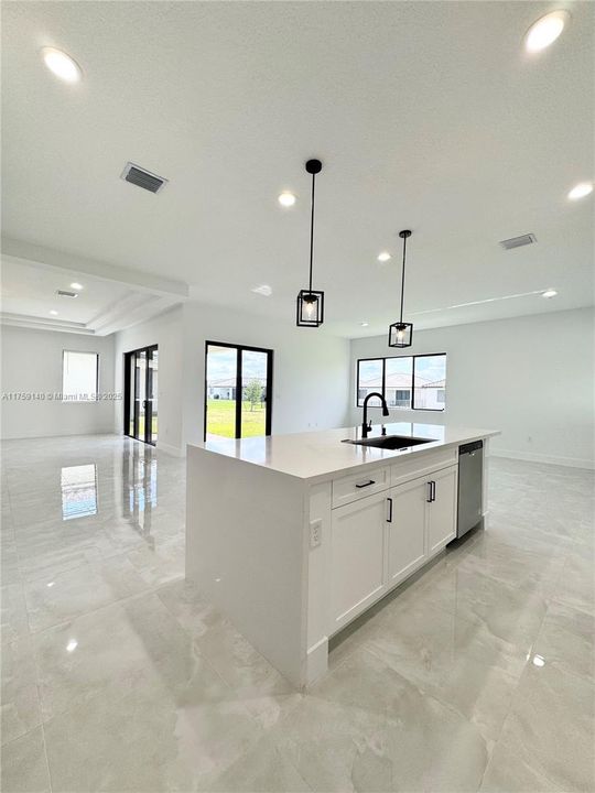 В аренду: $3,100 (4 спален, 2 ванн, 0 Квадратных фут)