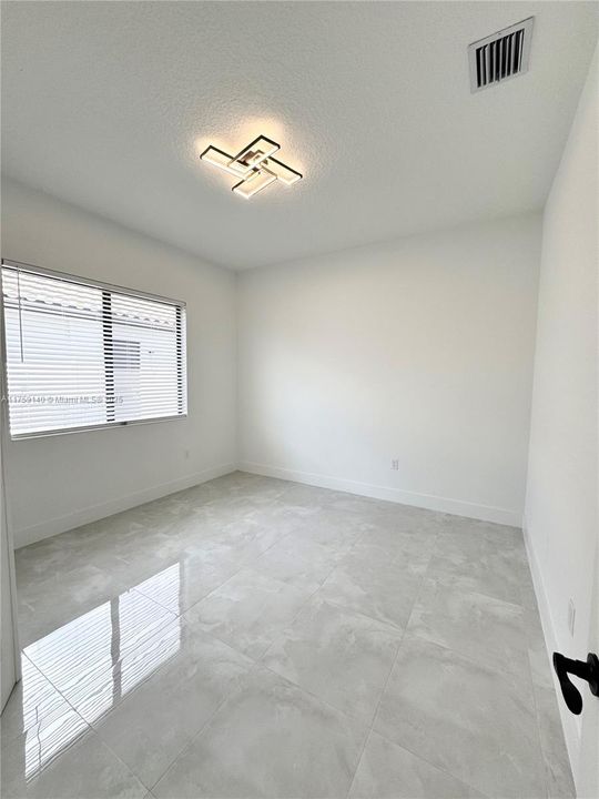 В аренду: $3,100 (4 спален, 2 ванн, 0 Квадратных фут)