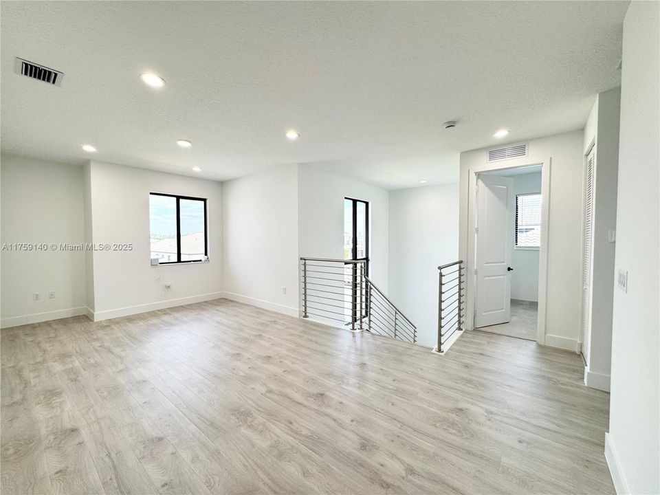 В аренду: $3,100 (4 спален, 2 ванн, 0 Квадратных фут)