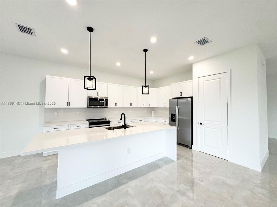 В аренду: $3,100 (4 спален, 2 ванн, 0 Квадратных фут)