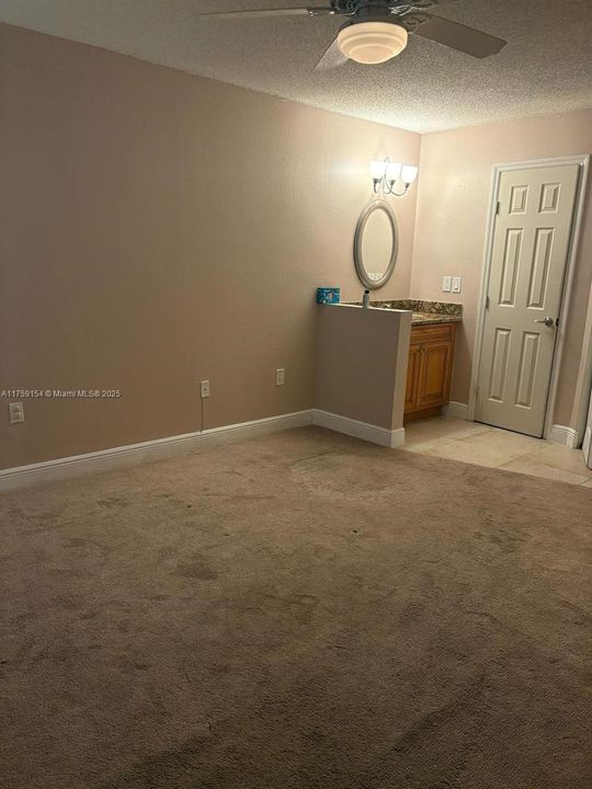 Recientemente alquilado: $1,400 (2 camas, 2 baños, 0 Pies cuadrados)