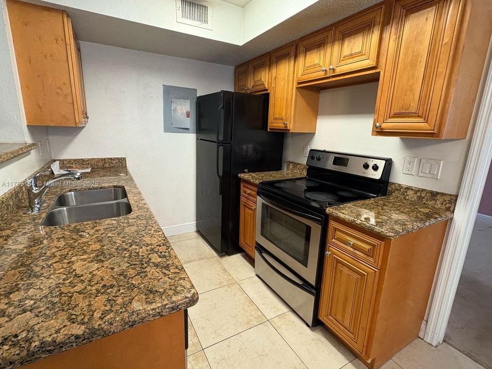 Recientemente alquilado: $1,400 (2 camas, 2 baños, 0 Pies cuadrados)