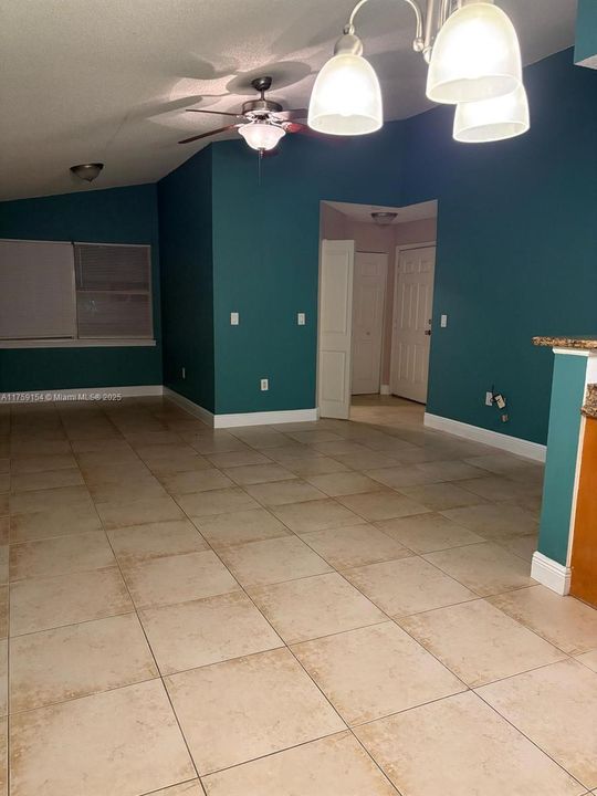 Recientemente alquilado: $1,400 (2 camas, 2 baños, 0 Pies cuadrados)