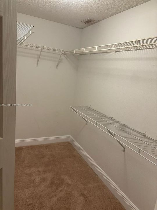 Recientemente alquilado: $1,400 (2 camas, 2 baños, 0 Pies cuadrados)