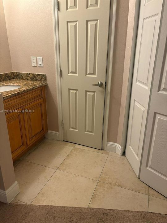 Recientemente alquilado: $1,400 (2 camas, 2 baños, 0 Pies cuadrados)