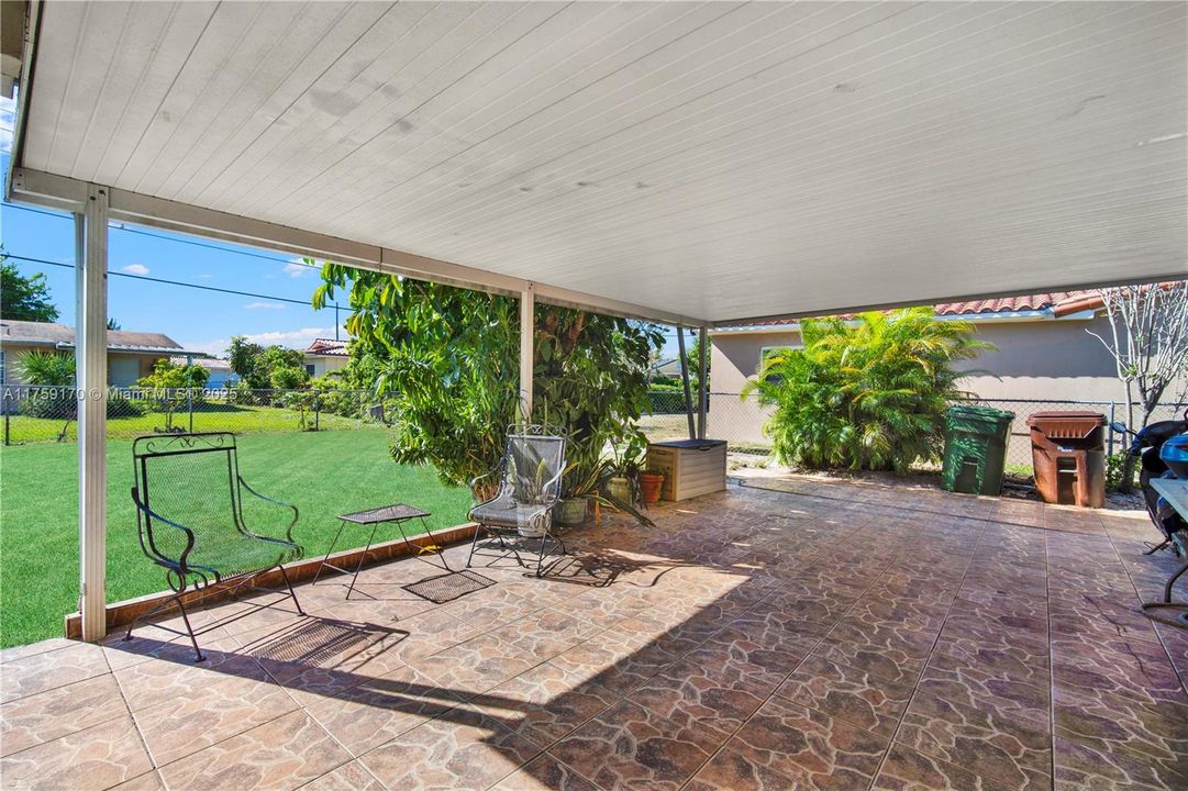 Virtually staged grass