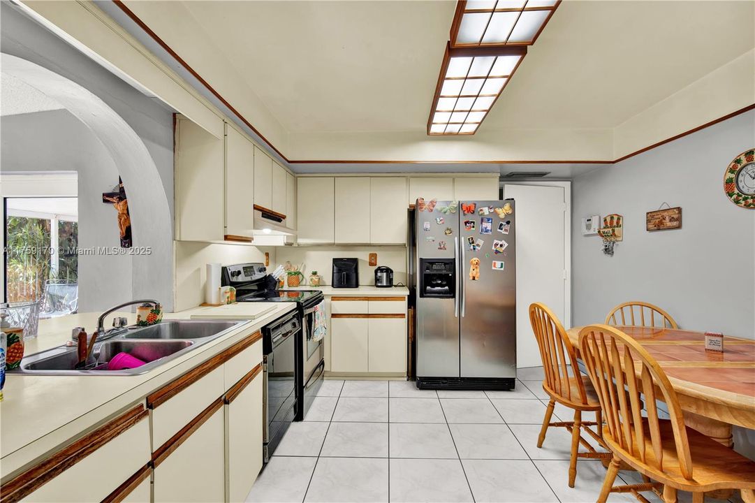 最近售出: $679,900 (3 贝兹, 2 浴室, 1650 平方英尺)