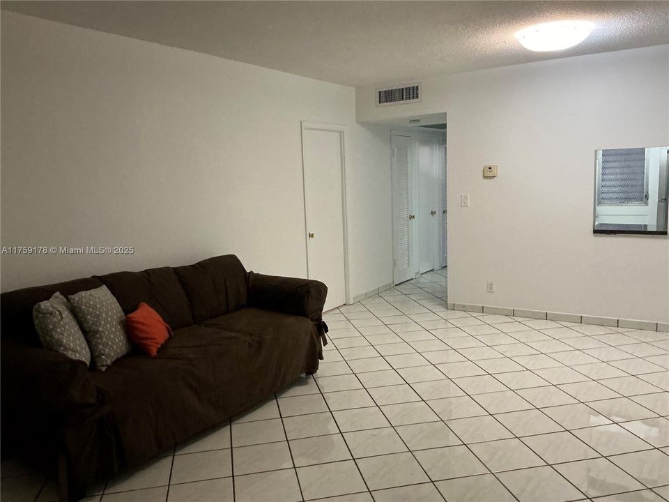For Sale: $150,000 (1 beds, 1 baths, 703 Square Feet)