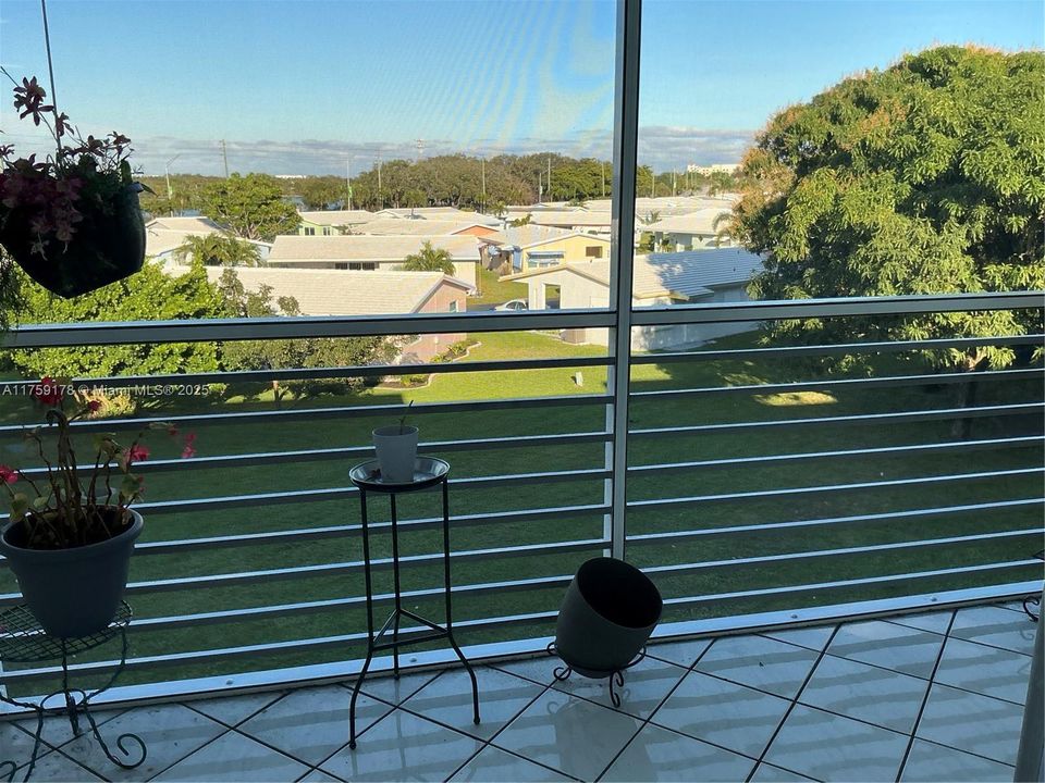 For Sale: $150,000 (1 beds, 1 baths, 703 Square Feet)