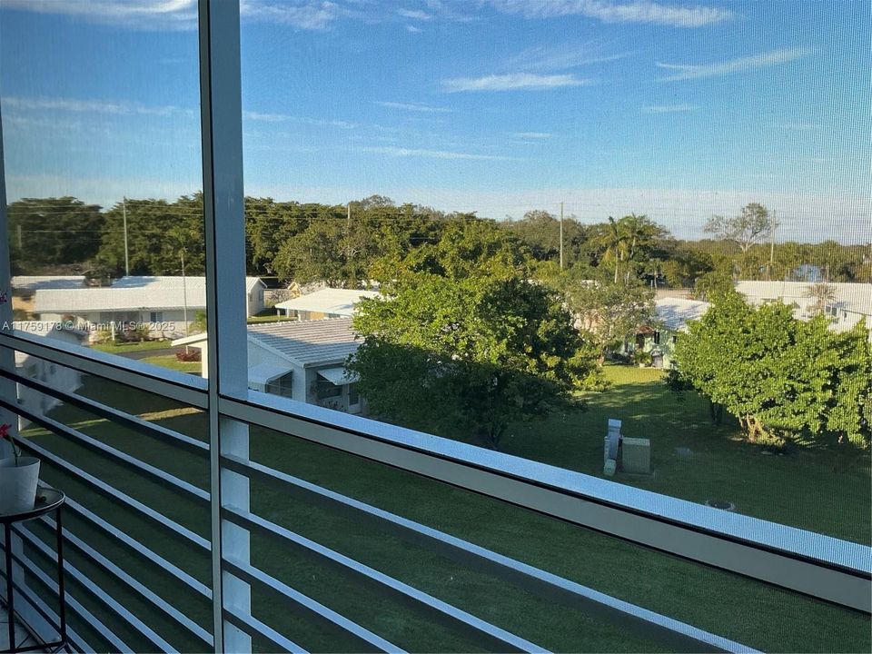 For Sale: $150,000 (1 beds, 1 baths, 703 Square Feet)